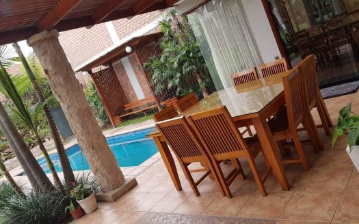 Alquilo Residencia Full Amoblada, Cerca Al Colegio Roosevelt