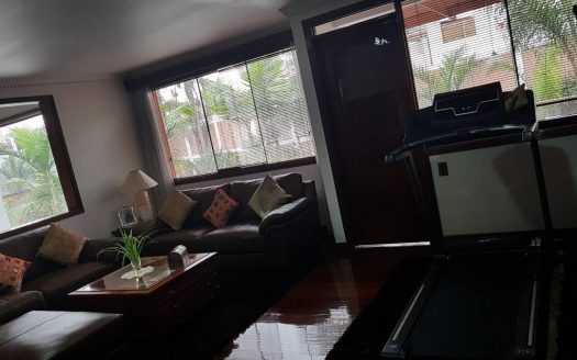 Alquilo Residencia Full Amoblada, Cerca Al Colegio Roosevelt