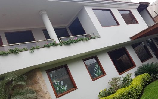 Alquilo Residencia Full Amoblada, Cerca Al Colegio Roosevelt